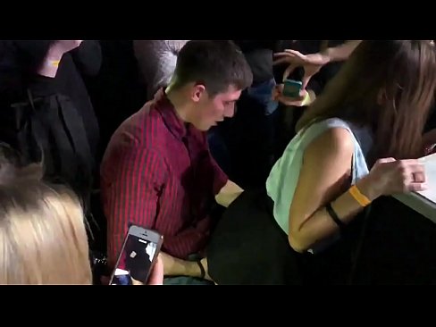 ❤️ Regte seks in 'n Russiese nagklub. 18-jarige Russiese meisie in die anus en vagina in 'n nagklub genaai ❤️ Fok video  by porn af.redpornpictures.ru ❌❤